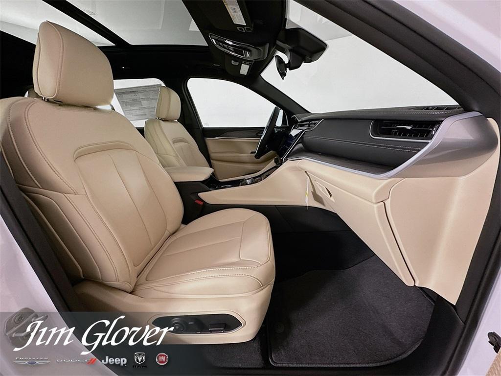 new 2025 Jeep Grand Cherokee car, priced at $45,927