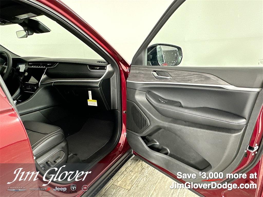 new 2025 Jeep Grand Cherokee L car, priced at $43,946