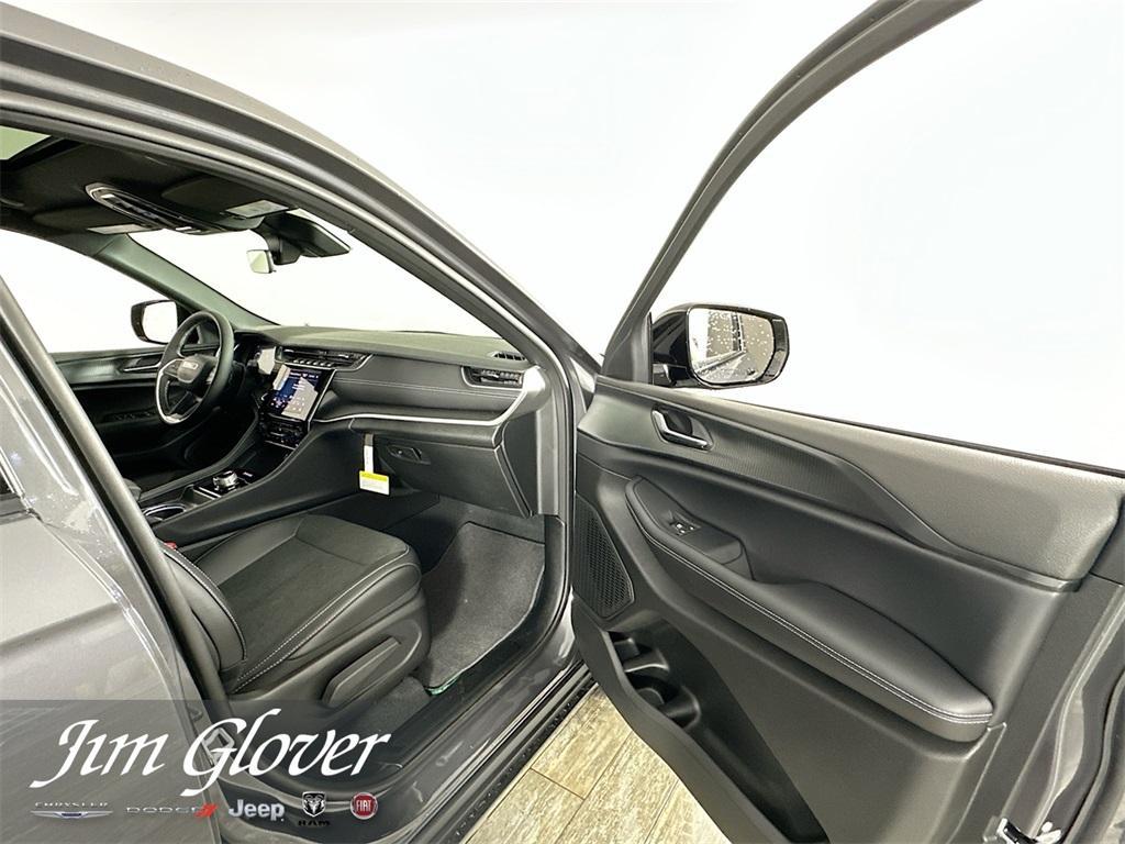 new 2025 Jeep Grand Cherokee car, priced at $41,291