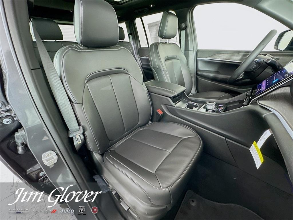 new 2025 Jeep Grand Cherokee car, priced at $49,034