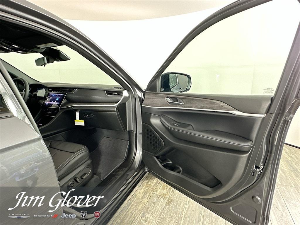 new 2025 Jeep Grand Cherokee car, priced at $49,034