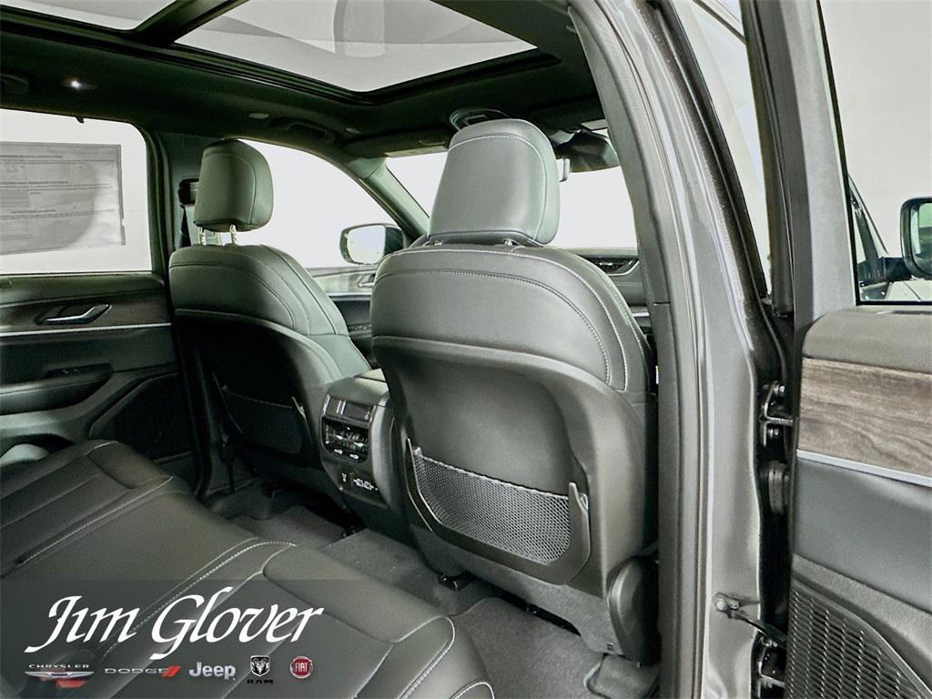 new 2025 Jeep Grand Cherokee car, priced at $49,034