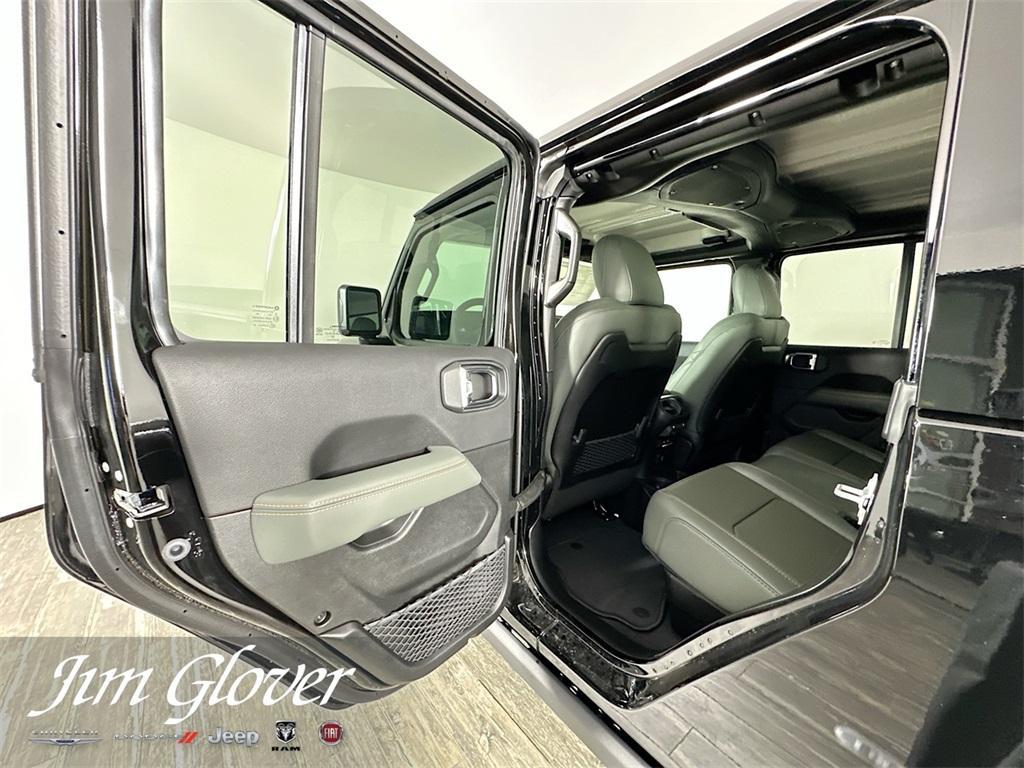 new 2025 Jeep Gladiator car, priced at $54,449
