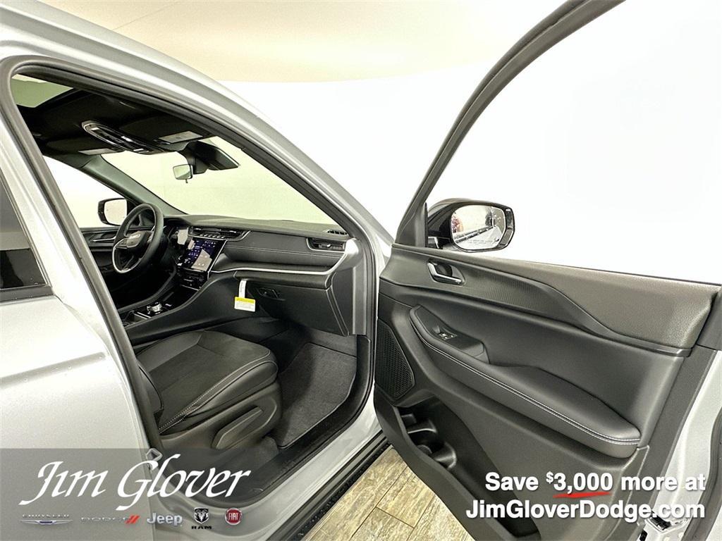 new 2025 Jeep Grand Cherokee car, priced at $42,974
