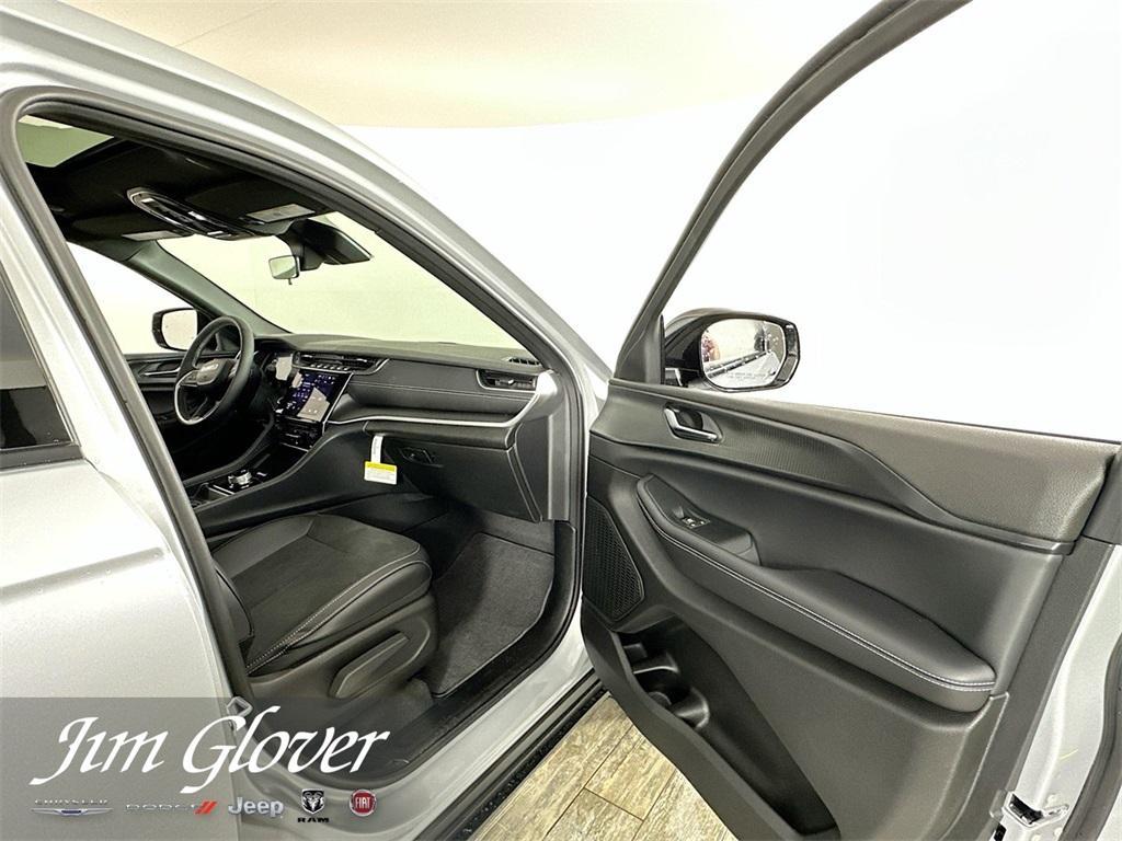 new 2025 Jeep Grand Cherokee car, priced at $42,907