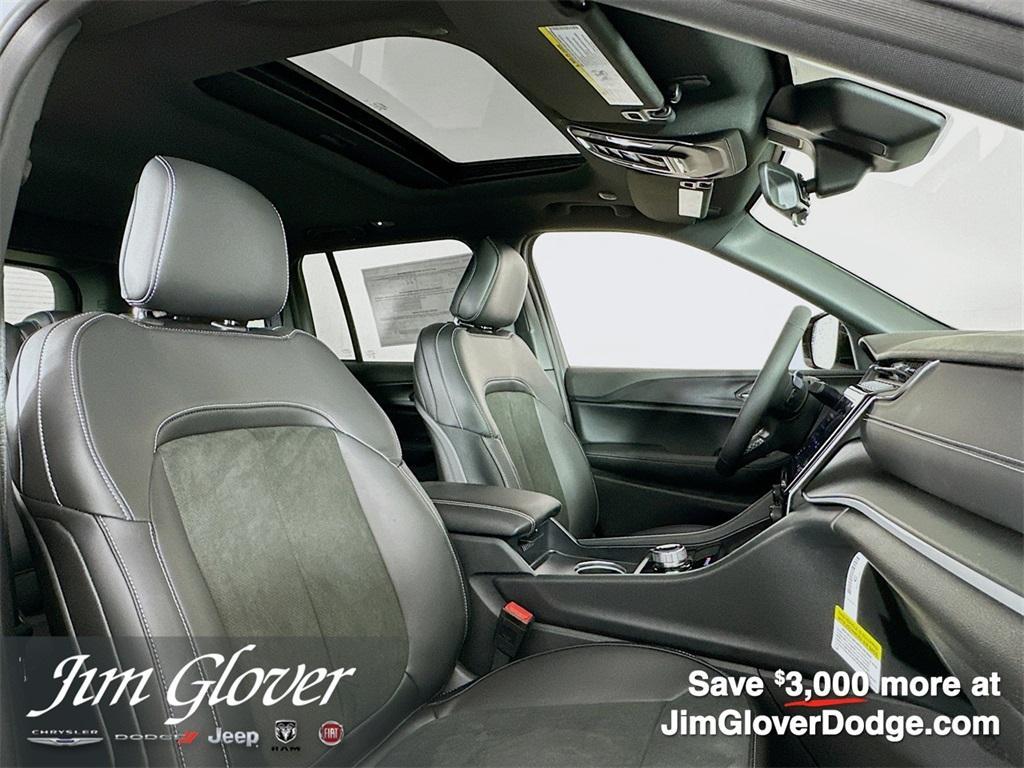 new 2025 Jeep Grand Cherokee car, priced at $42,974