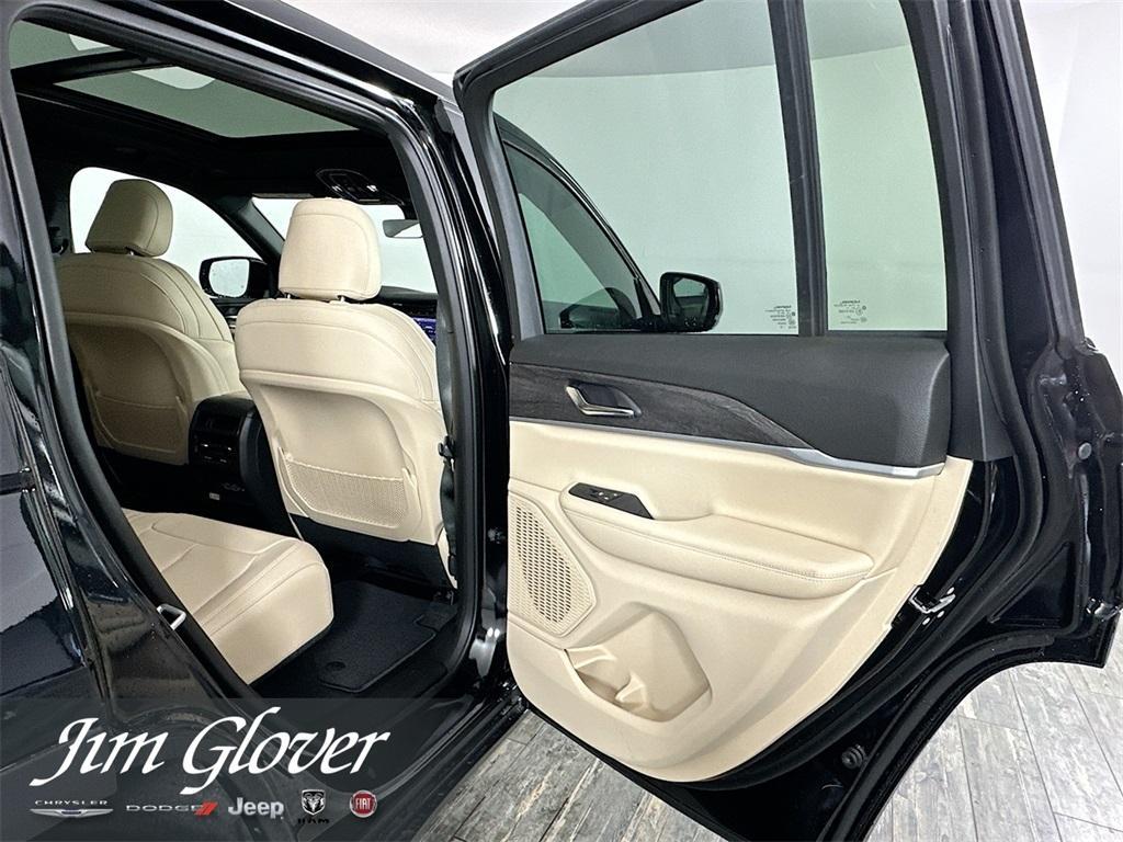 new 2025 Jeep Grand Cherokee car, priced at $46,638