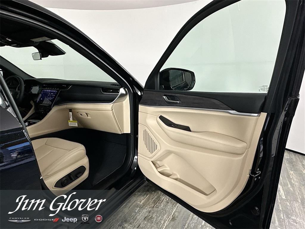 new 2025 Jeep Grand Cherokee car, priced at $46,638
