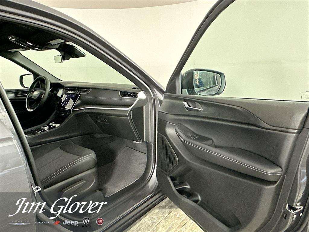 new 2025 Jeep Grand Cherokee car, priced at $35,942