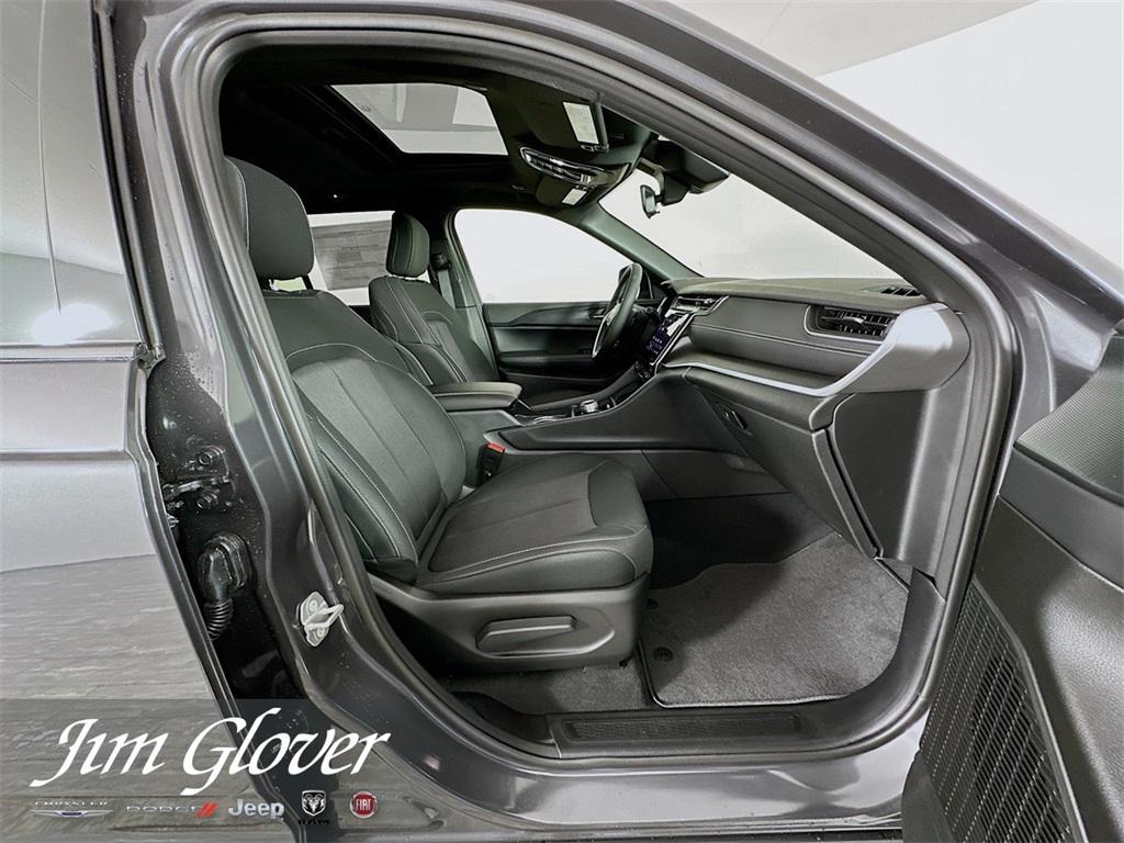 new 2025 Jeep Grand Cherokee car, priced at $35,942