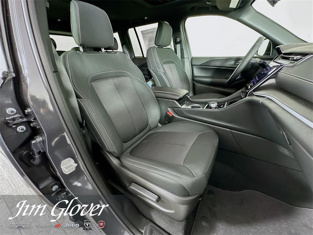new 2025 Jeep Grand Cherokee car, priced at $35,942