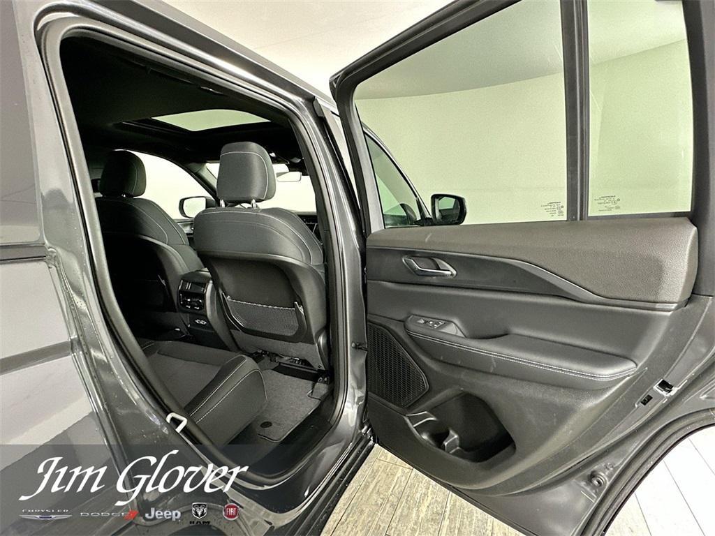 new 2025 Jeep Grand Cherokee car, priced at $35,942