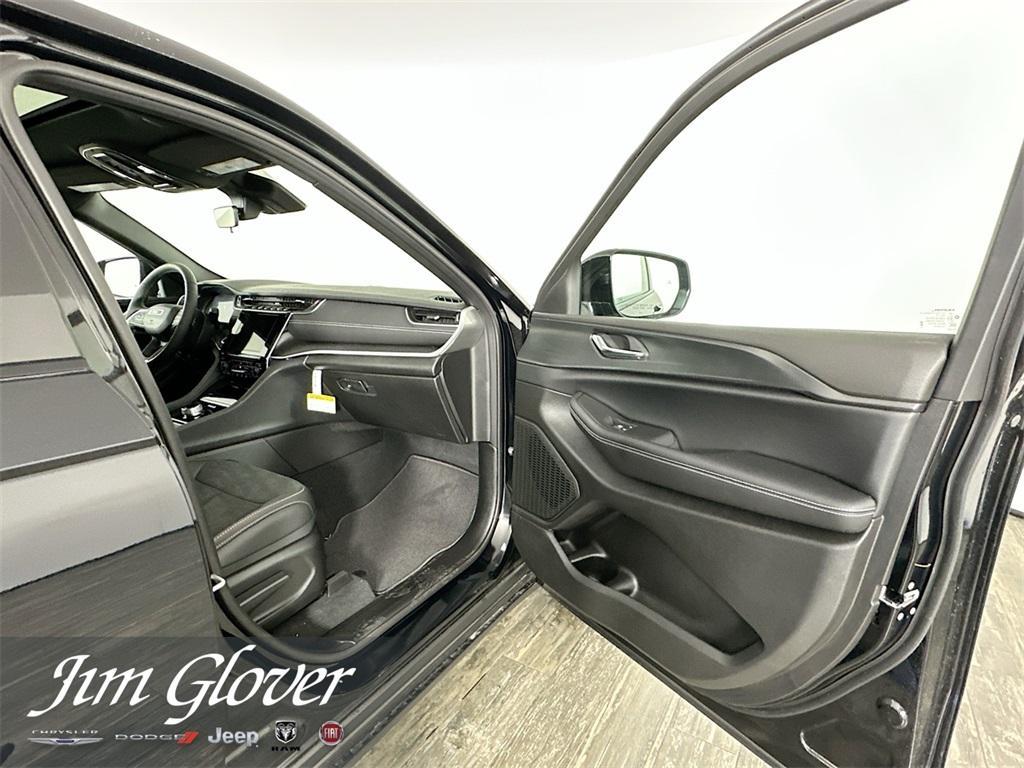 new 2025 Jeep Grand Cherokee car, priced at $39,827