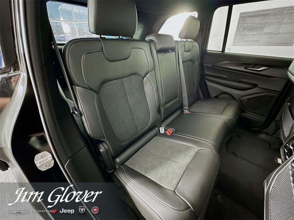 new 2025 Jeep Grand Cherokee car, priced at $39,827