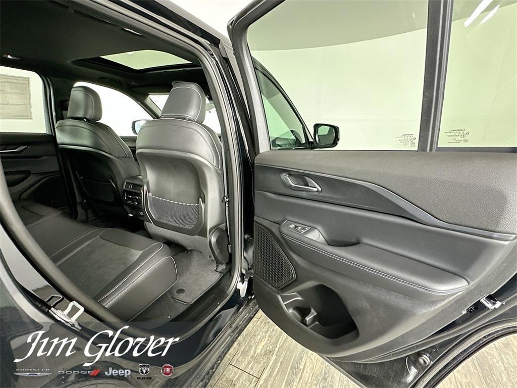 new 2025 Jeep Grand Cherokee car, priced at $39,827