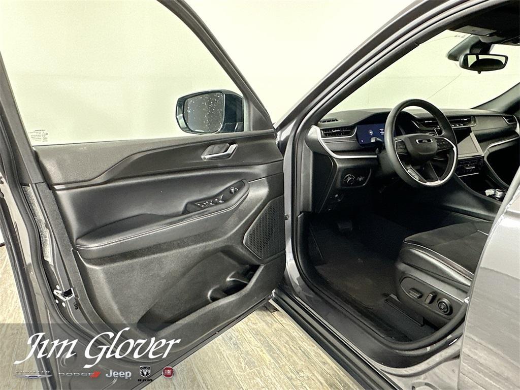 used 2023 Jeep Grand Cherokee car, priced at $31,473