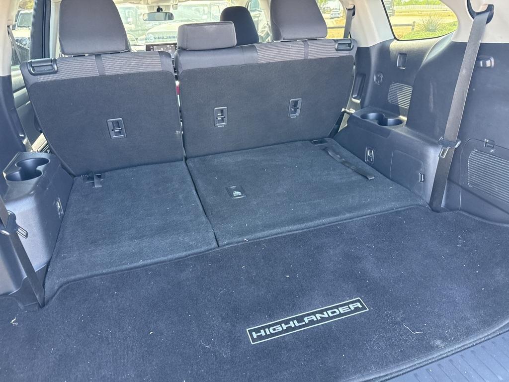 used 2021 Toyota Highlander Hybrid car, priced at $24,995