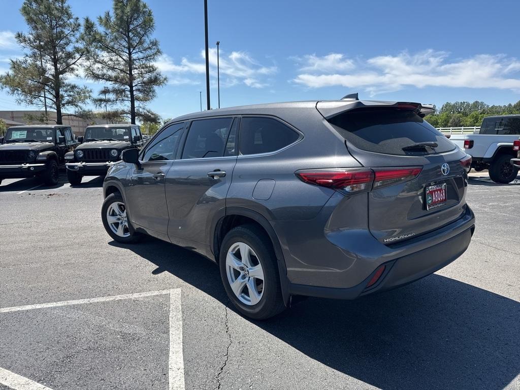 used 2021 Toyota Highlander Hybrid car, priced at $24,995