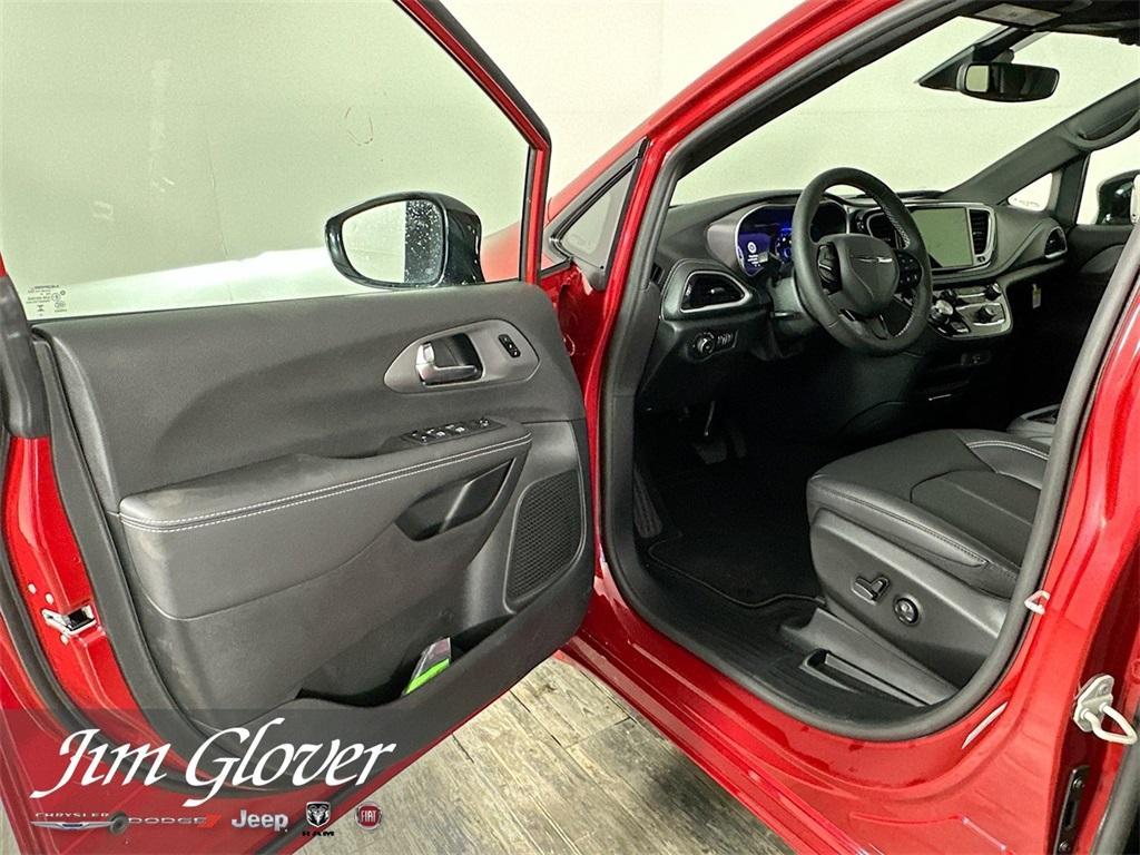 new 2026 Chrysler Pacifica car, priced at $43,550