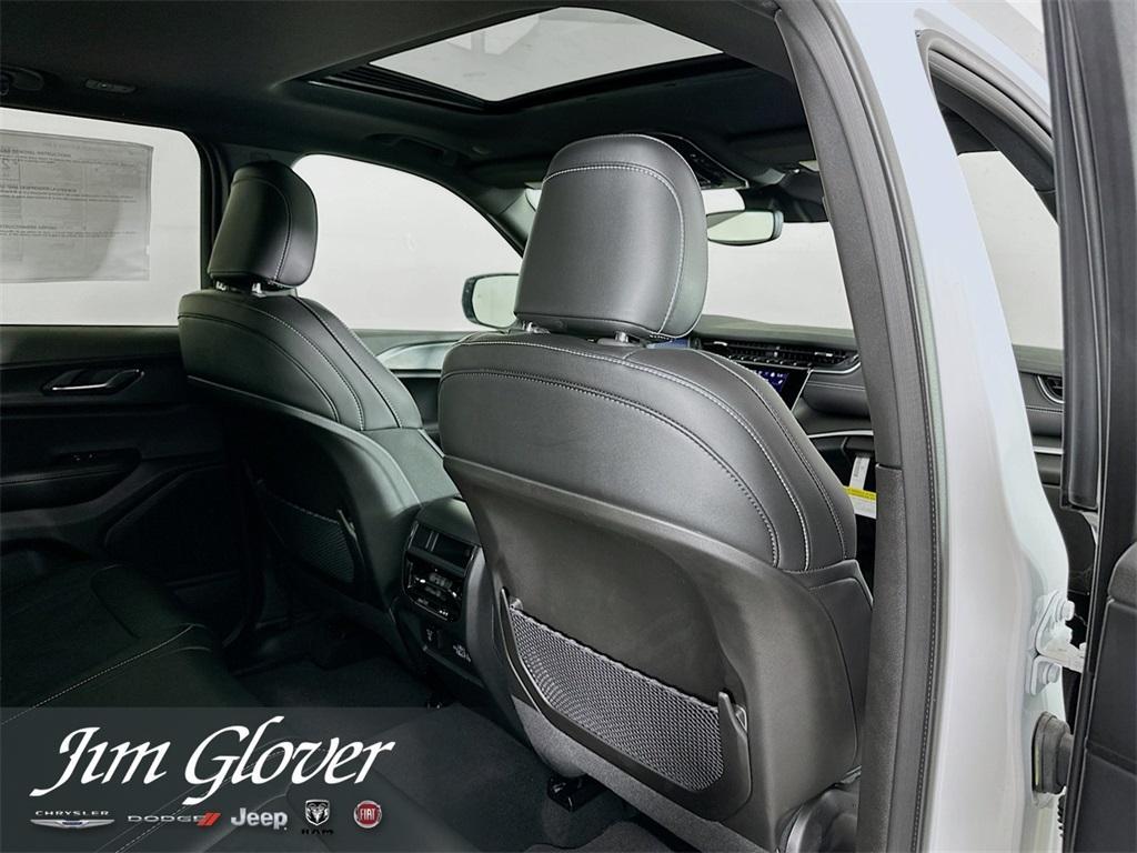 new 2025 Jeep Grand Cherokee car, priced at $41,152
