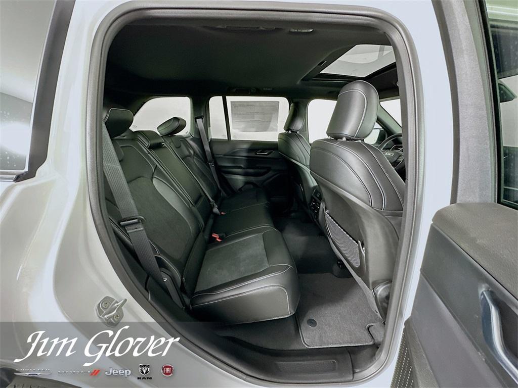 new 2025 Jeep Grand Cherokee car, priced at $41,152