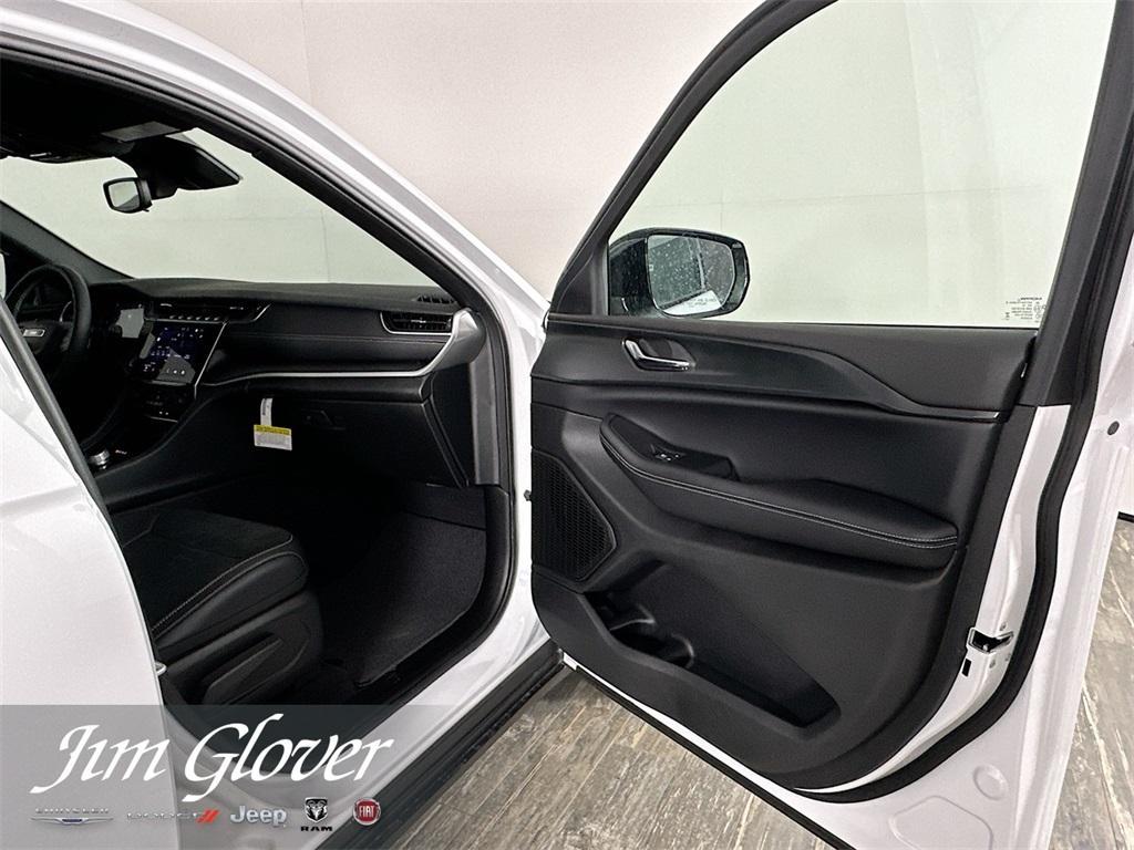 new 2025 Jeep Grand Cherokee car, priced at $41,152