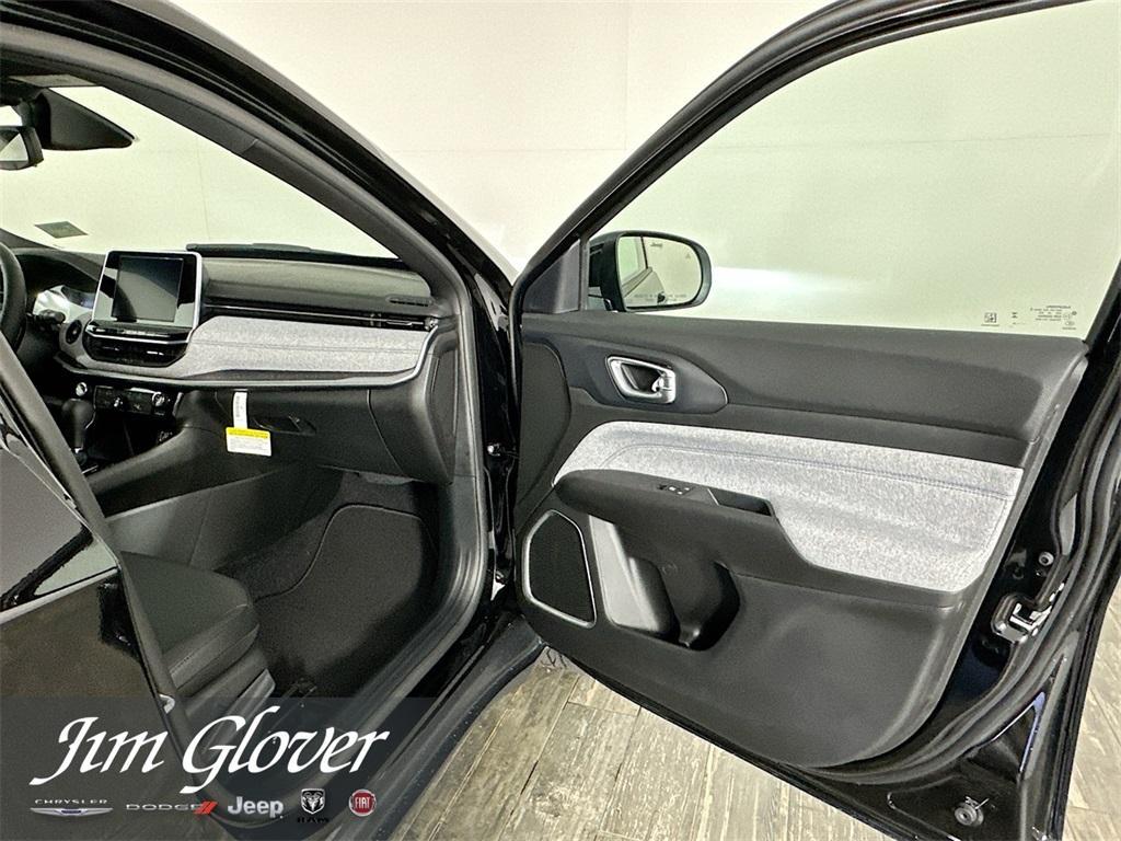new 2025 Jeep Compass car, priced at $28,867