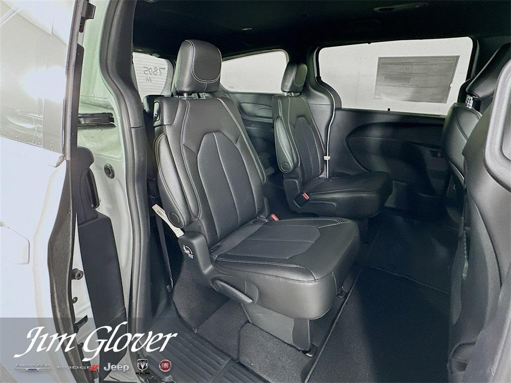 new 2025 Chrysler Pacifica car, priced at $37,923