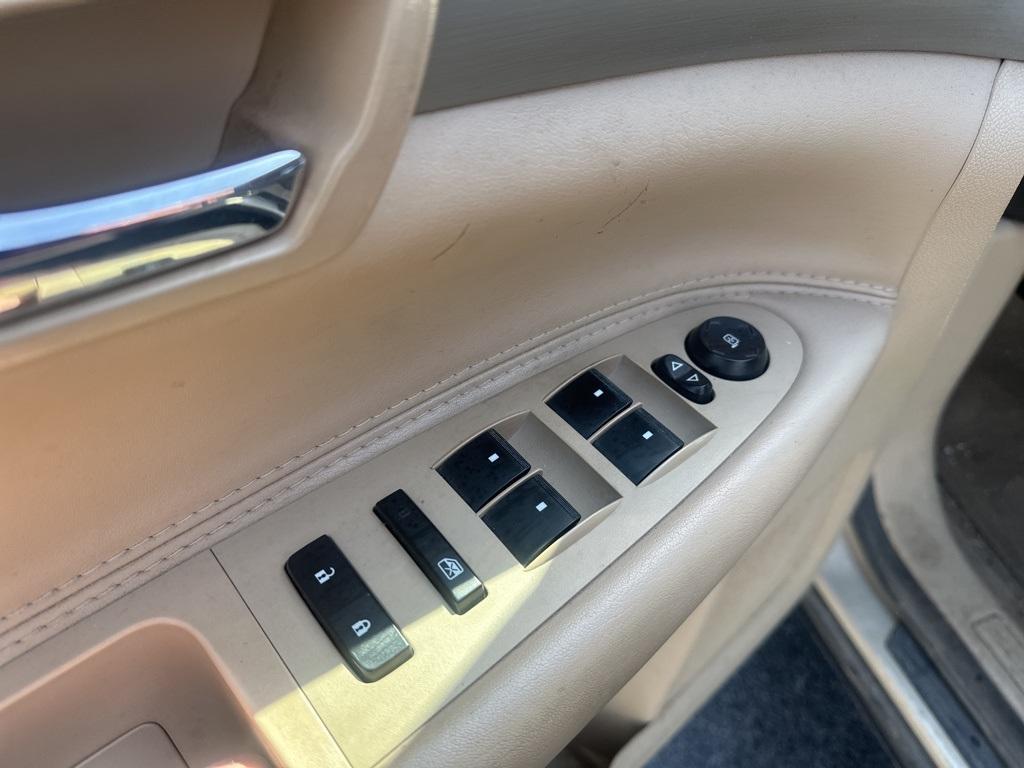 used 2008 Saturn Outlook car, priced at $6,995
