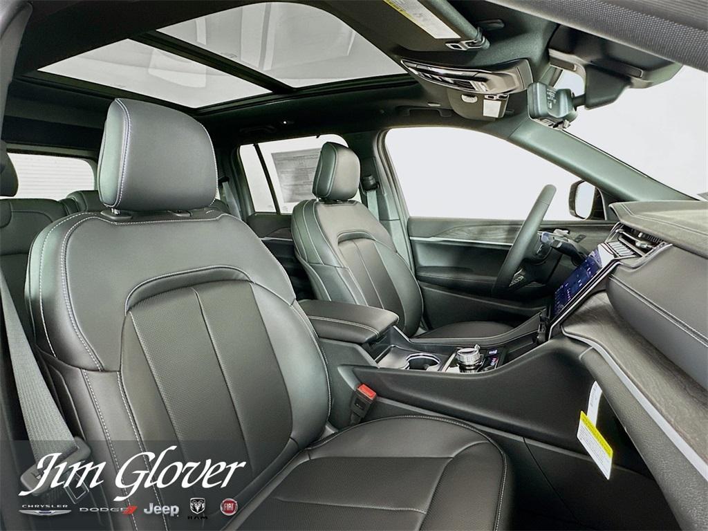 new 2025 Jeep Grand Cherokee car, priced at $49,034