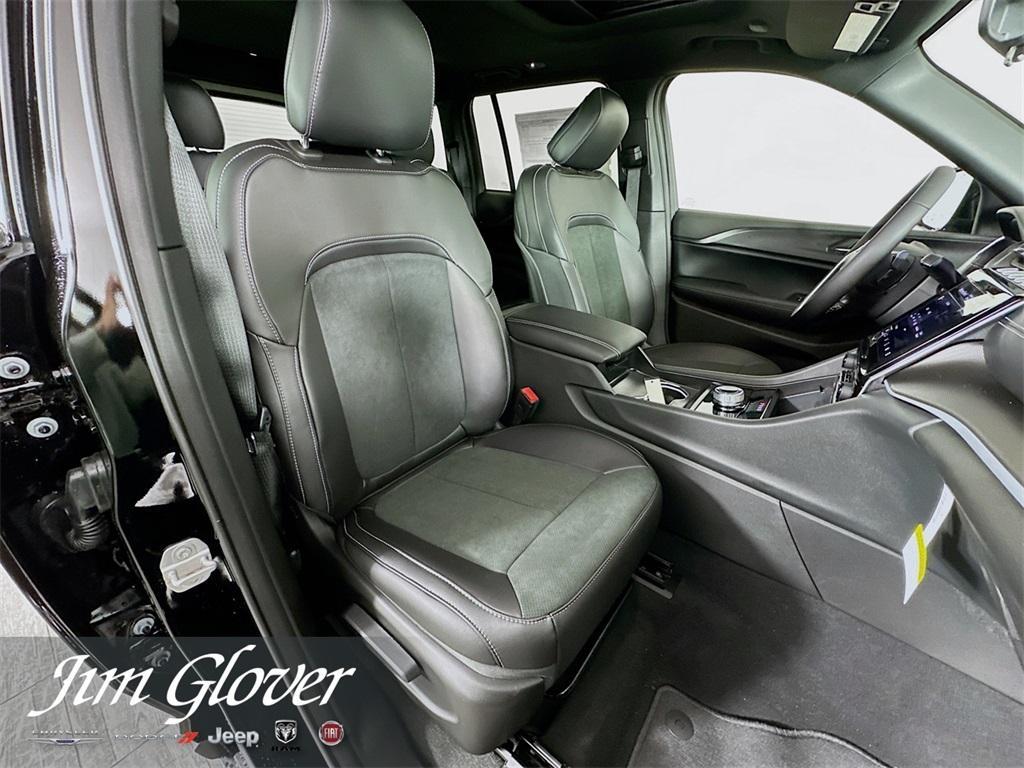 new 2025 Jeep Grand Cherokee car, priced at $41,524
