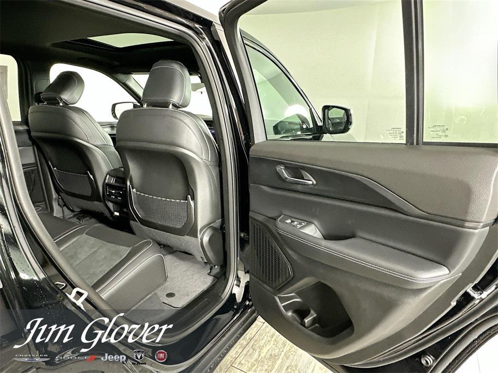 new 2025 Jeep Grand Cherokee car, priced at $41,524