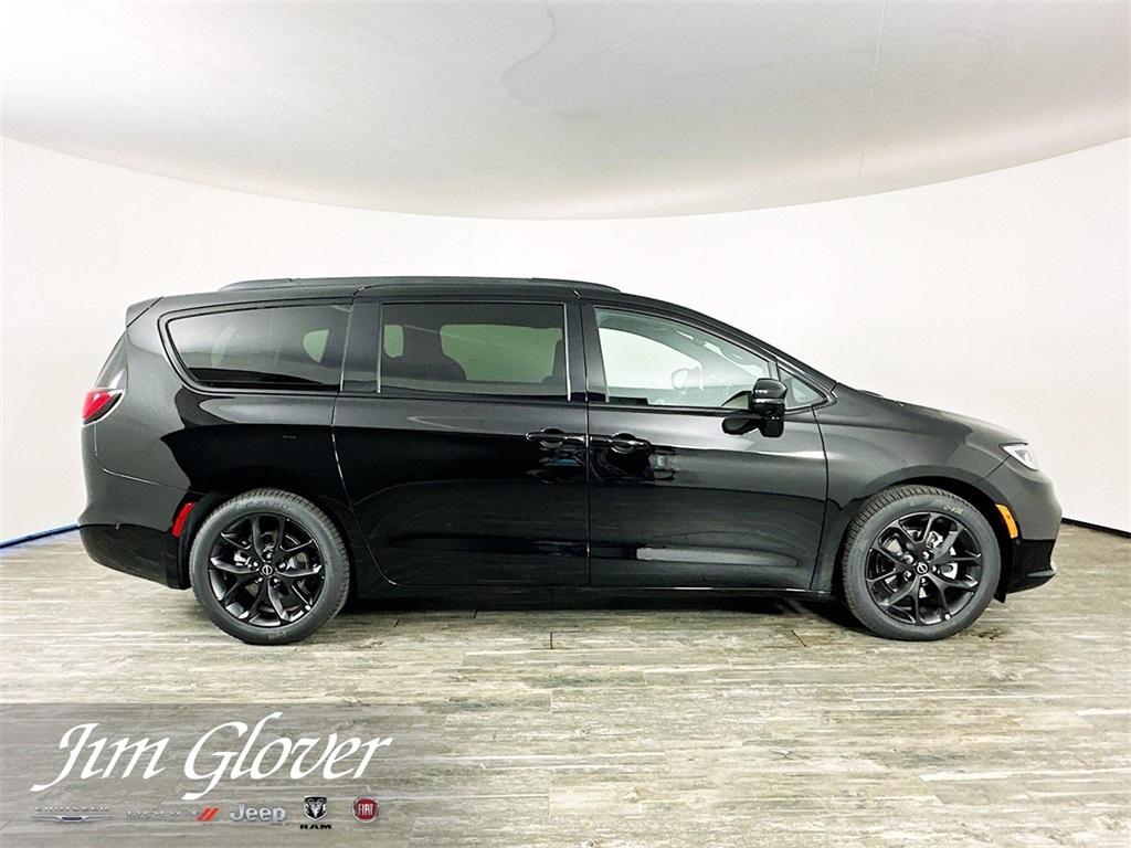 new 2025 Chrysler Pacifica car, priced at $48,956