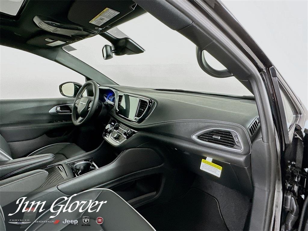 new 2025 Chrysler Pacifica car, priced at $48,956