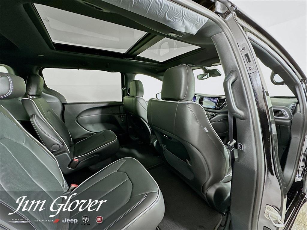 new 2025 Chrysler Pacifica car, priced at $48,956