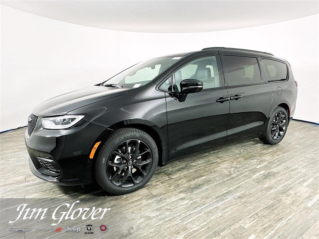 new 2025 Chrysler Pacifica car, priced at $48,956