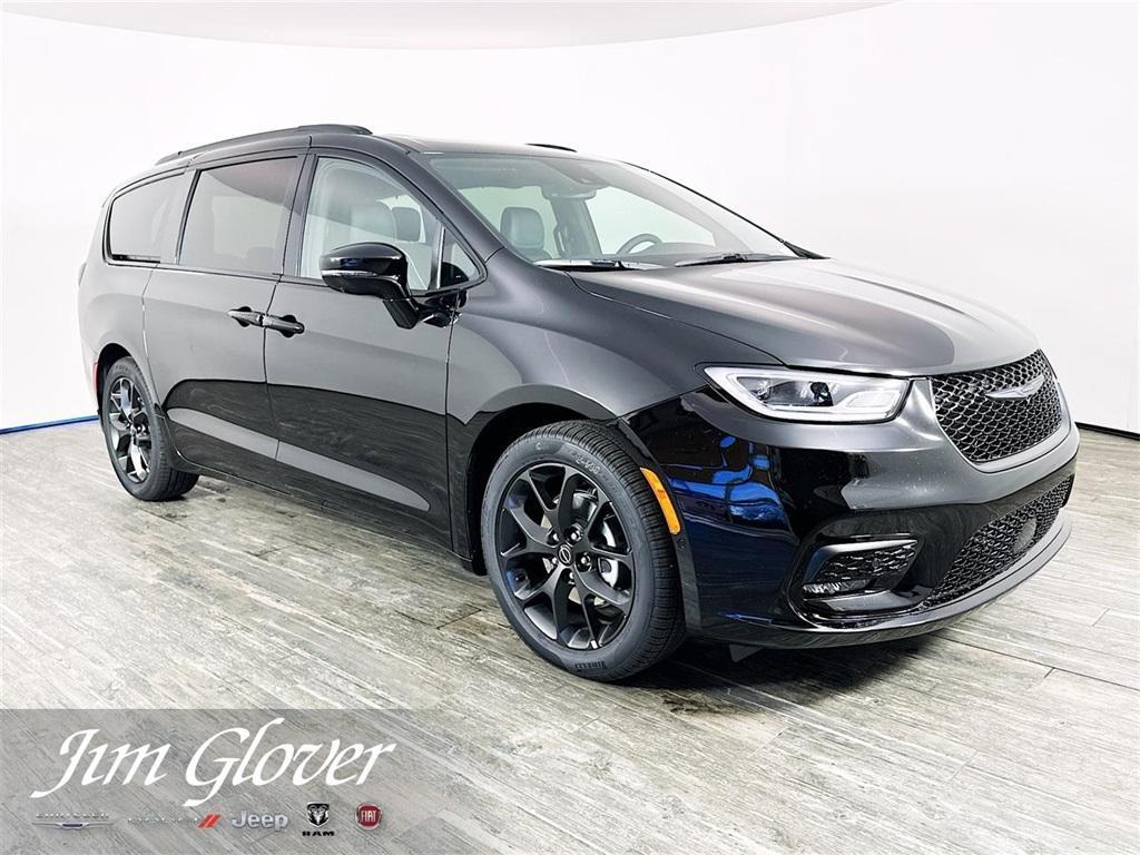 new 2025 Chrysler Pacifica car, priced at $48,956