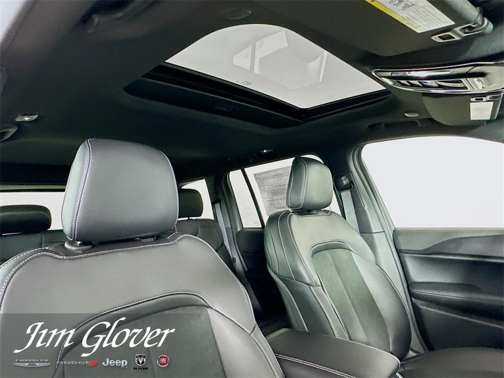 new 2025 Jeep Grand Cherokee car, priced at $39,425