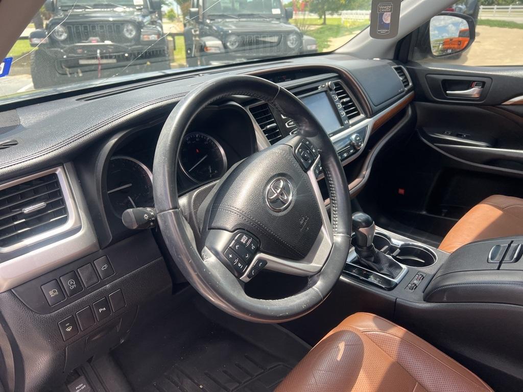 used 2018 Toyota Highlander car, priced at $24,817