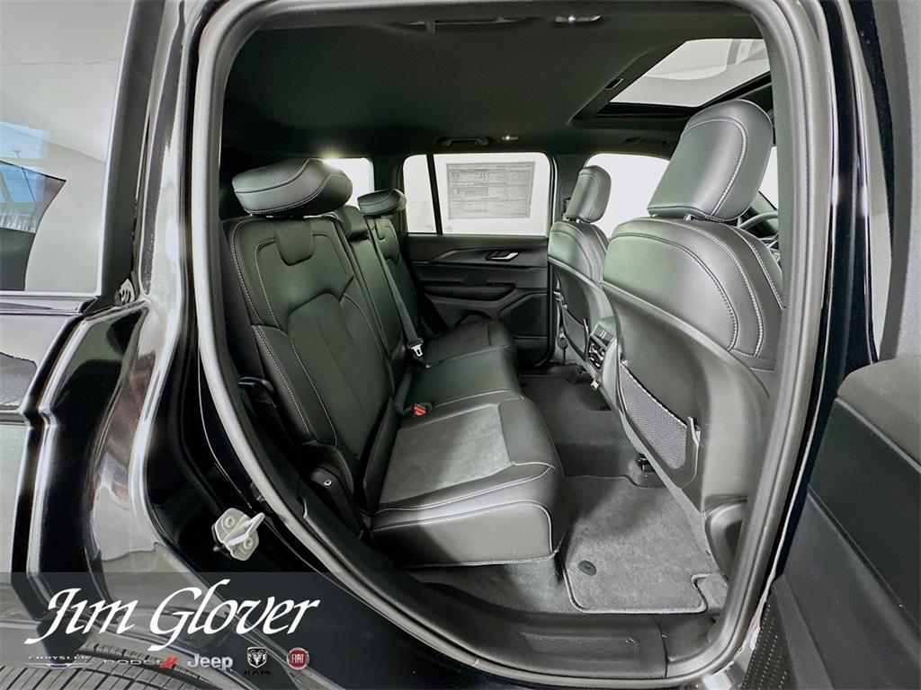 new 2025 Jeep Grand Cherokee car, priced at $40,524