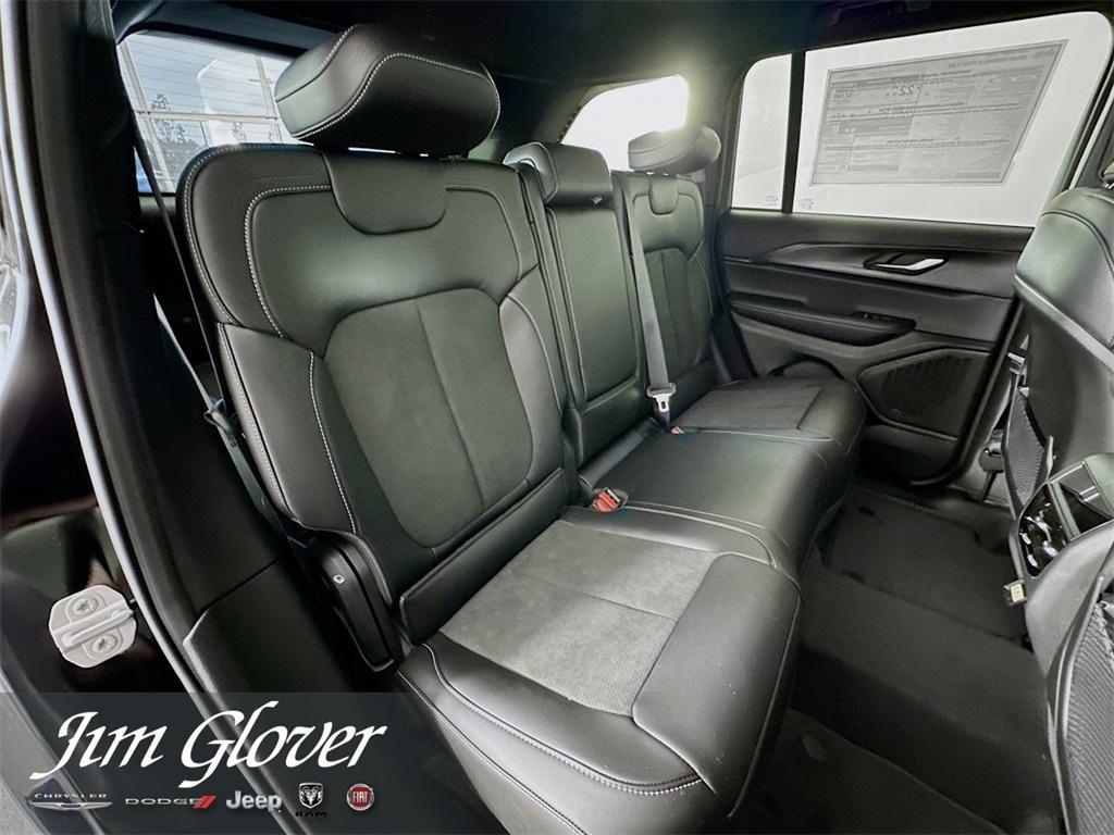 new 2025 Jeep Grand Cherokee car, priced at $40,524