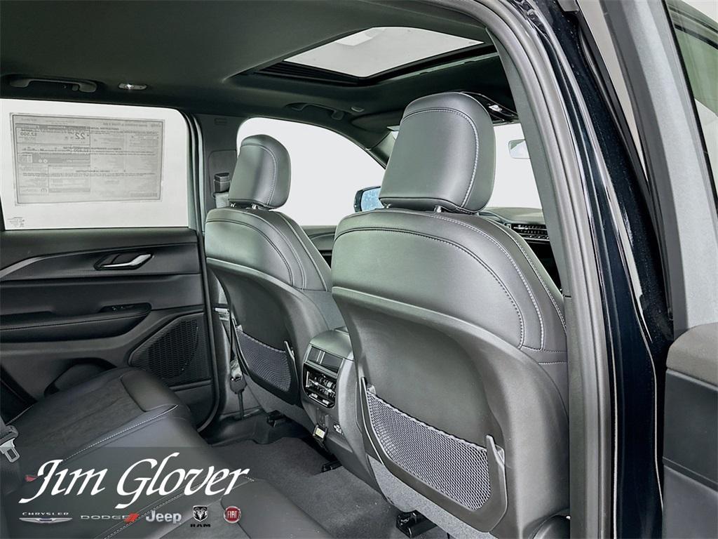 new 2025 Jeep Grand Cherokee car, priced at $40,524