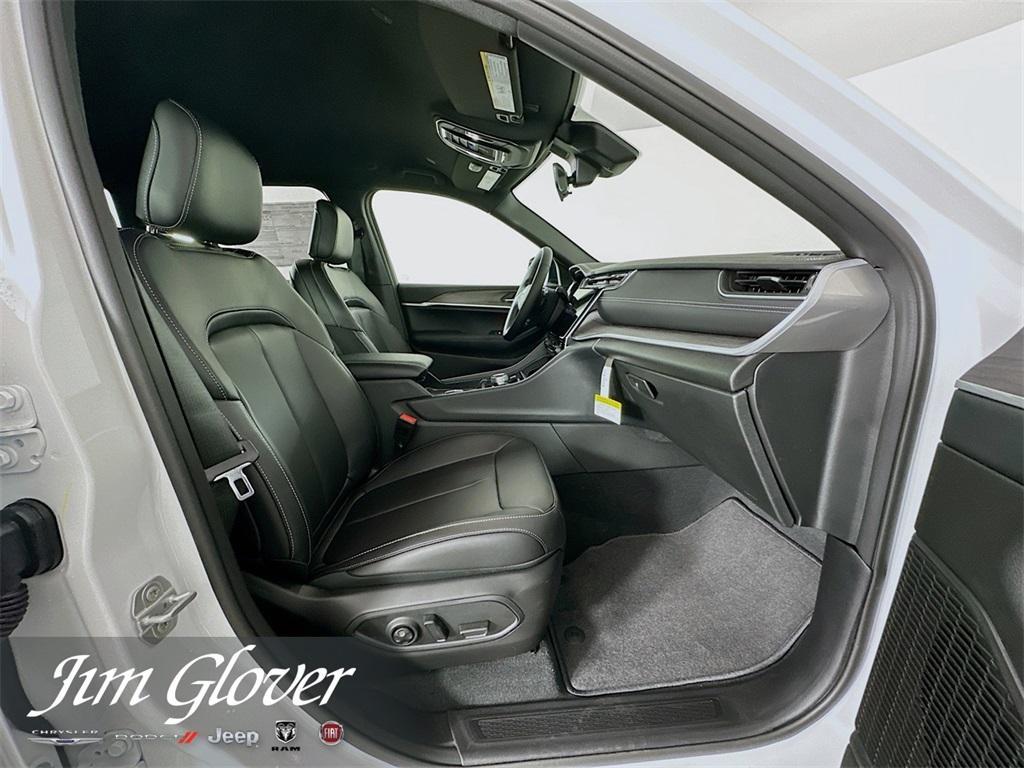 new 2025 Jeep Grand Cherokee car, priced at $43,834