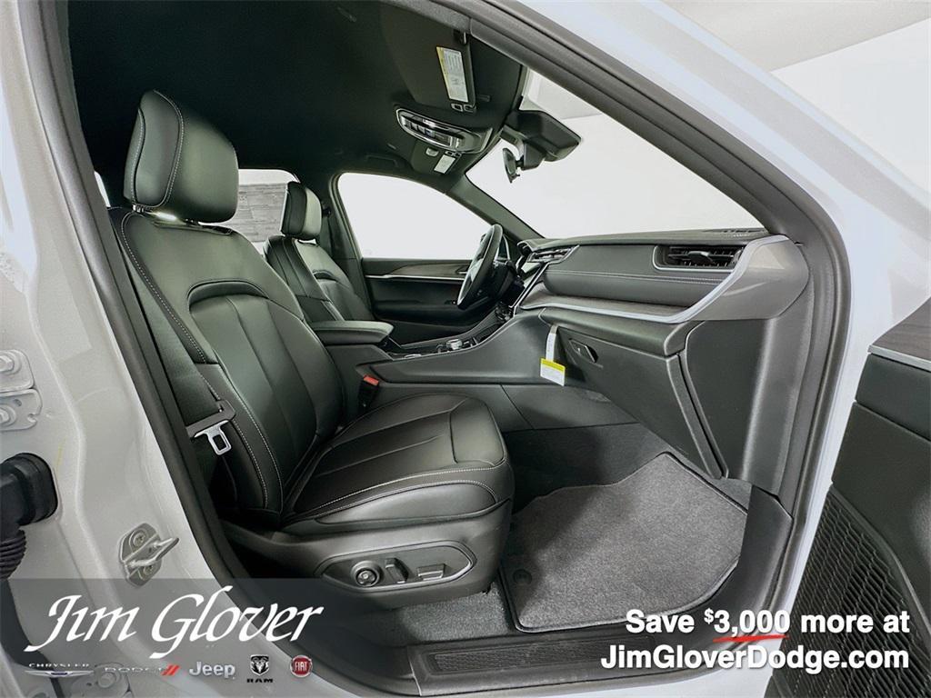 new 2025 Jeep Grand Cherokee car, priced at $44,100