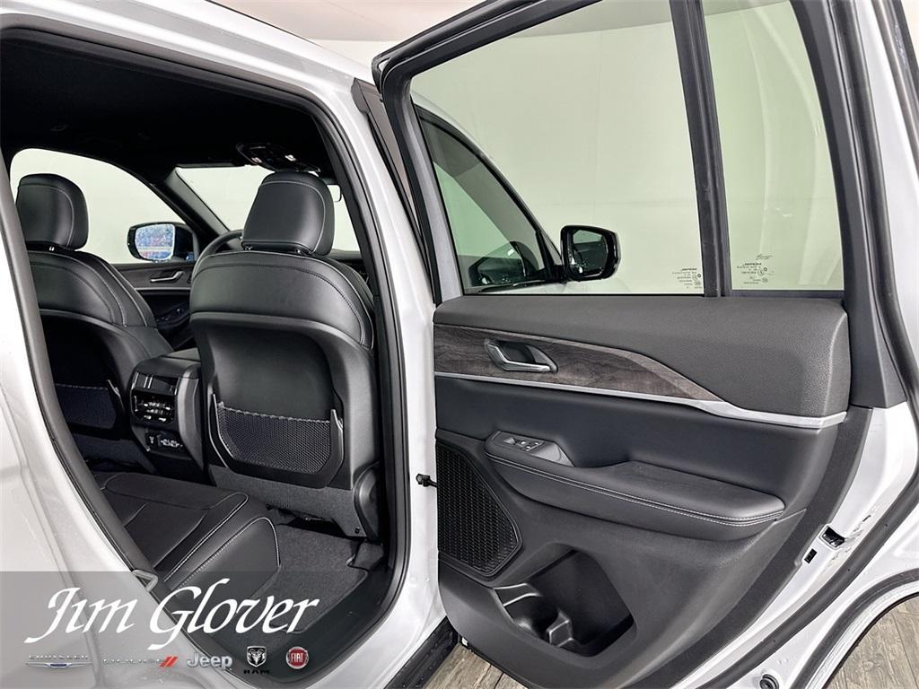 new 2025 Jeep Grand Cherokee car, priced at $43,834