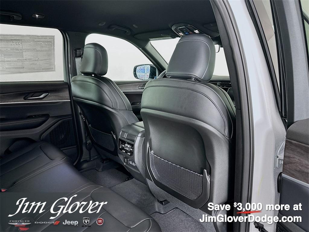 new 2025 Jeep Grand Cherokee car, priced at $44,100