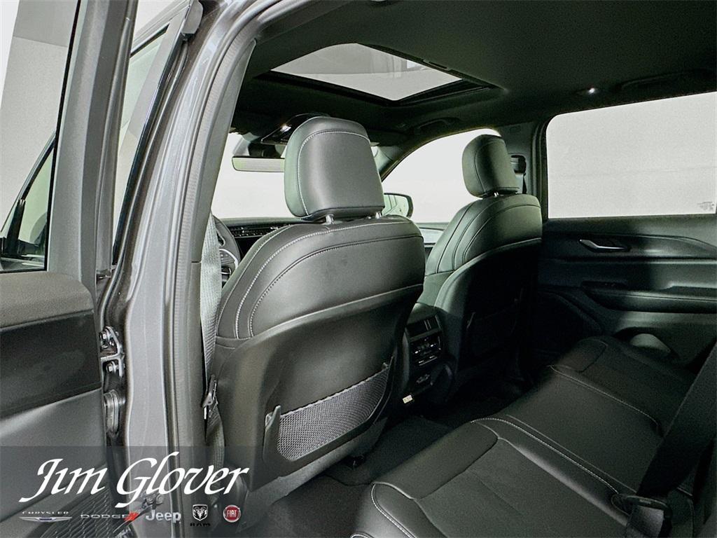 new 2025 Jeep Grand Cherokee car, priced at $40,349