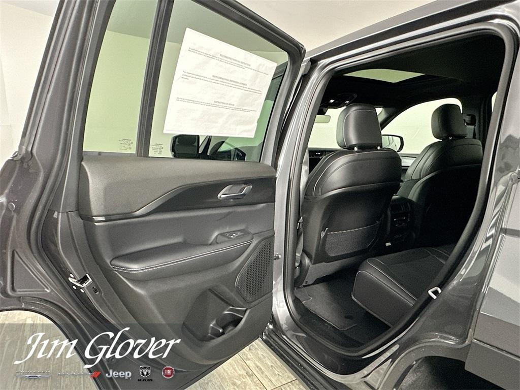 new 2025 Jeep Grand Cherokee car, priced at $40,349