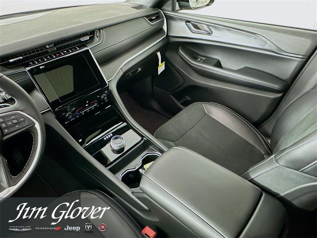 new 2025 Jeep Grand Cherokee car, priced at $40,349