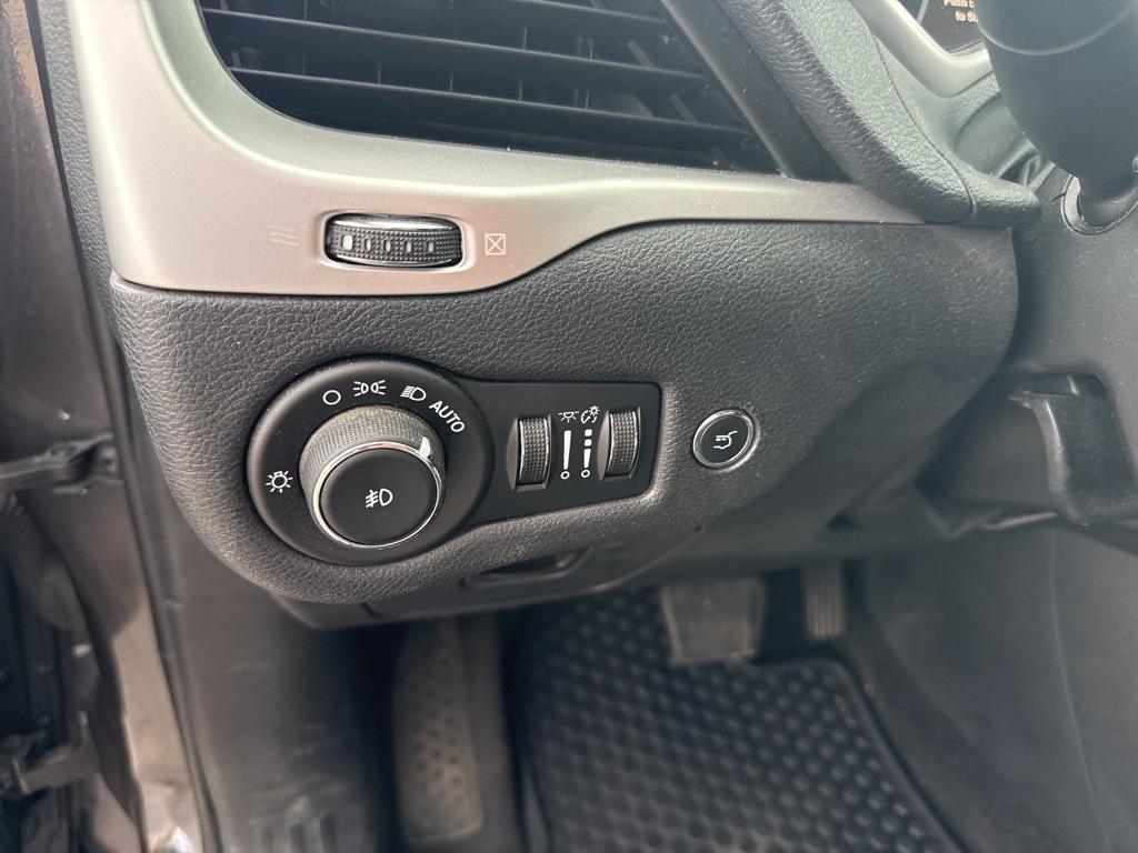 used 2016 Jeep Cherokee car, priced at $15,944